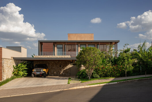 FR House / DGL Arquitetura FR House / DGL Arquitetura - Exterior Photography, Balcony, Courtyard