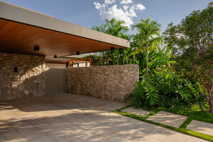 Casa FR / DGL Arquitetura - Imagem 2 de 25