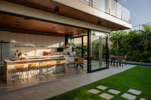 FR House / DGL Arquitetura FR House / DGL Arquitetura - Interior Photography, Dining room, Wood, Chair, Patio, Balcony, Courtyard, Deck