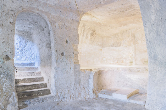 Unearthing the Ground: Architecture and the Politics of the Subterranean - Image 2 of 41