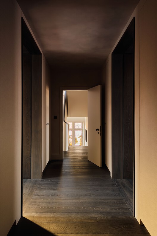 House of Porphyry / Mosley Thorold - Image 12 of 18