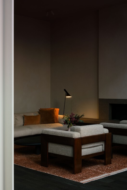 House of Porphyry / Mosley Thorold - Image 8 of 18