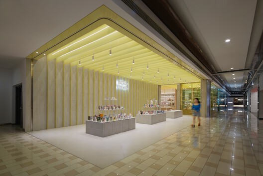 美罗无界集市 / KiKi建筑设计事务所 - 室内图, 灯, 玻璃