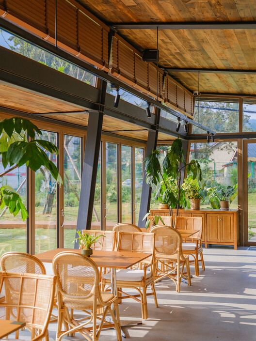 棚朋儿餐厅 / UN-GROUP 未集建筑 - 室内图, 餐厅, 木头, 玻璃, 椅子, 梁