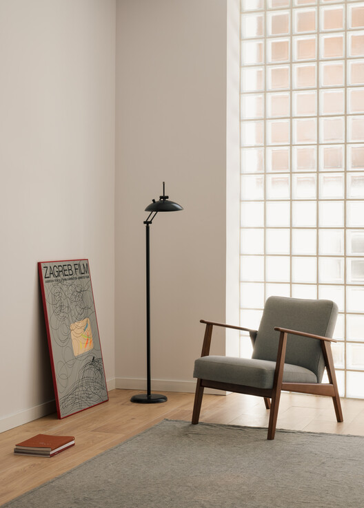 Conversión de un local comercial en desuso en vivienda, Valencia, España / Ui Studio - Fotografía interior, Madera, Sillas