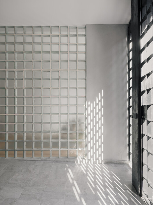 Conversión de un local comercial en desuso en vivienda, Valencia, España / Ui Studio - Imagen 11 de 20