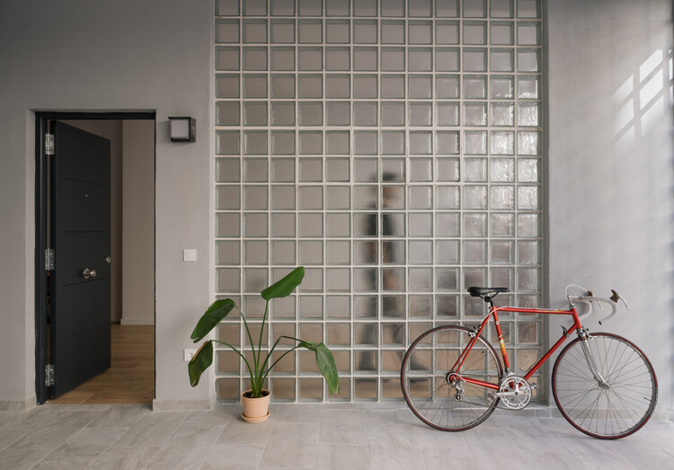 Conversión de local comercial abandonado en residencias, Valencia, España / Ui Studio - Fotografía de interiores