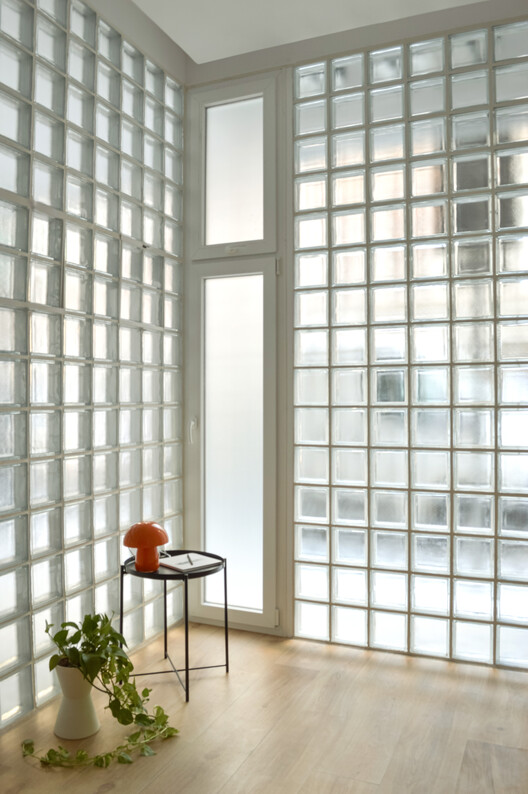 Conversión de un local comercial en desuso en vivienda, Valencia, España / Ui Studio - Fotografía interior, Vidrio