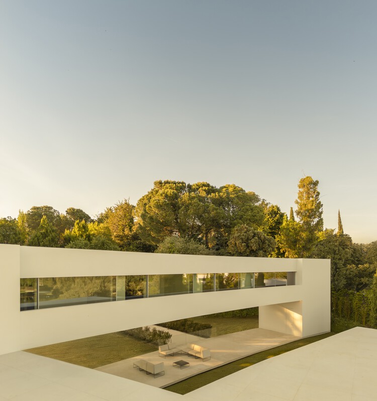 Villa Lago / Fran Silvestre Arquitectos - Imagen 8 de 25