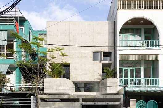 X House / Cote Architects - Exterior Photography, Stairs, Balcony, Concrete, Handrail