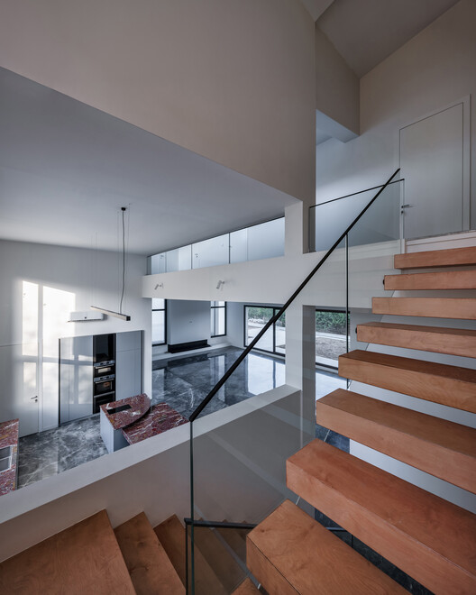 Villa 12-70 / STUDIO SAHEB - Interior Photography, Stairs, Wood, Lighting, Handrail, Glass