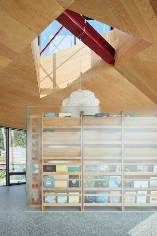 Waveworks Yangyang Workation Center / Chakchak Studio - Image 6 of 14