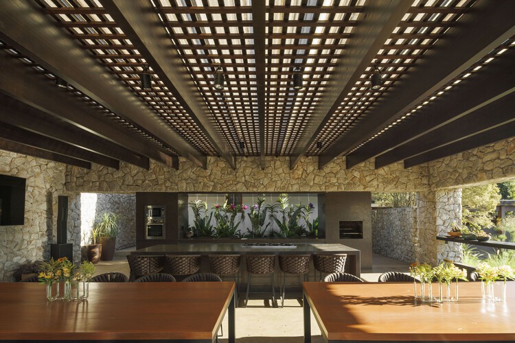 Casa Miguelão / Henrique Hoffman - Fotografía de interiores, comedor, sillas, fijación de vigas