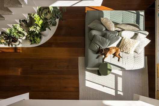 Apartamento Uirapuru / SUMA arquitetura - Fotografia de Interiores, Sala de Estar, Escada