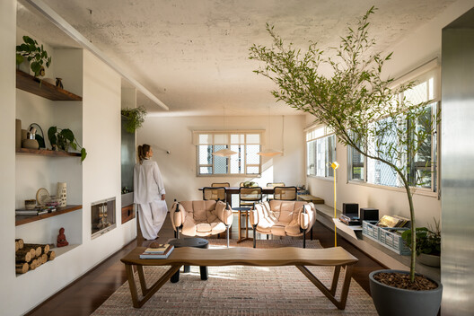 Apartamento Uirapuru / SUMA arquitetura - Fotografia de Interiores, Sala de Estar, Madeira, Mesa, Iluminação, Cadeira, Vidro