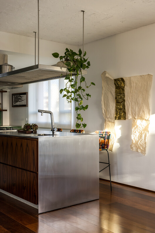 Apartamento Uirapuru / SUMA arquitetura - Fotografia de Interiores, Cozinha, Madeira, Iluminação, Bancada