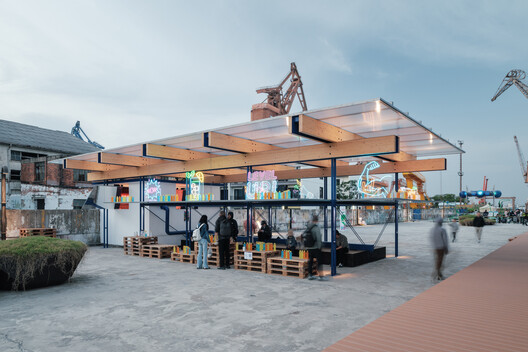 Floating Cabin / Atelier Wen'Arch - Exterior Photography