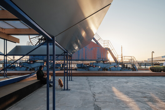 Floating Cabin / Atelier Wen'Arch - Interior Photography, Steel