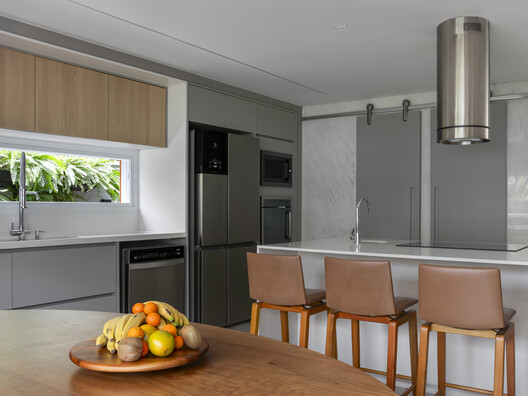 Cube House / Estúdio Convexo Arquitetura Cube House / Estúdio Convexo Arquitetura - Interior Photography, Kitchen, Wood, Countertop, Lighting, Chair