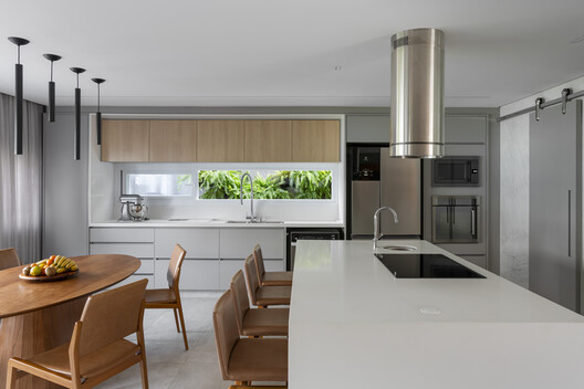 Cube House / Estúdio Convexo Arquitetura Cube House / Estúdio Convexo Arquitetura - Interior Photography, Kitchen, Countertop, Wood, Lighting, Chair, Table