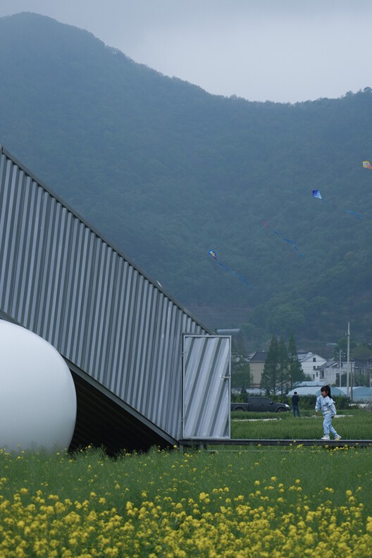 Down in the Clouds / Practice on Earth + Increments Studio - Exterior Photography