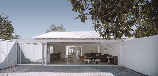 Casa el Aromo / Duarte Fournies Arquitectos