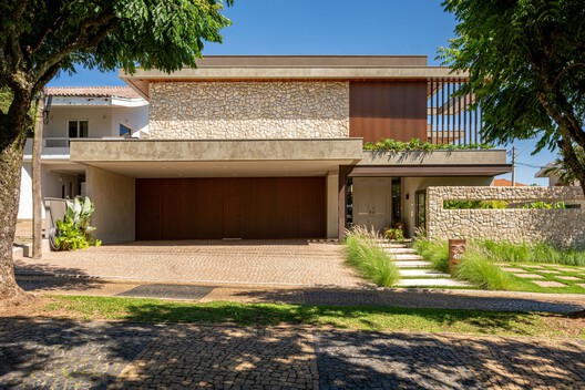 MFGT House / Juliana Martins Arquitetura MFGT House / Juliana Martins Arquitetura - Exterior Photography, Balcony, Courtyard