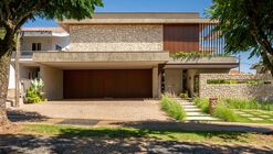 MFGT House / Juliana Martins Arquitetura