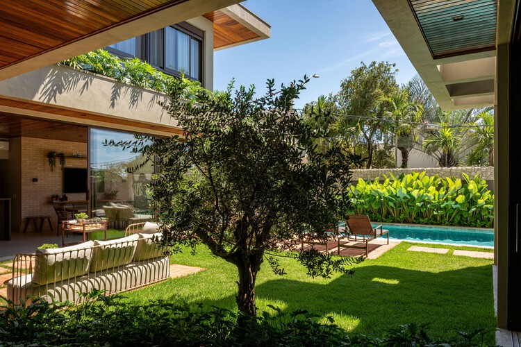 Residência MFGT / Juliana Martins Arquitetura - Fotografia de Exterior, Jardim, Aido, Balcão