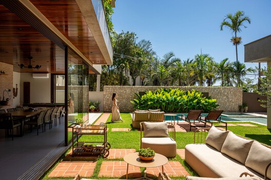 MFGT House / Juliana Martins Arquitetura MFGT House / Juliana Martins Arquitetura - Exterior Photography, Garden, Courtyard, Patio, Chair