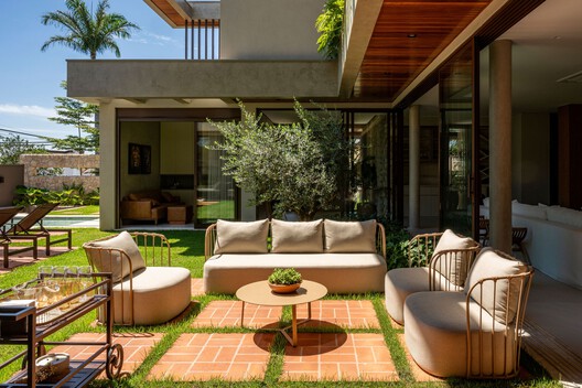 MFGT House / Juliana Martins Arquitetura MFGT House / Juliana Martins Arquitetura - Interior Photography, Living Room, Garden, Patio, Chair, Courtyard