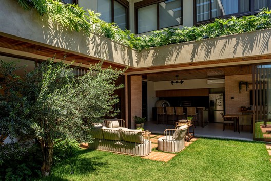 MFGT House / Juliana Martins Arquitetura MFGT House / Juliana Martins Arquitetura - Exterior Photography, Garden, Balcony, Courtyard