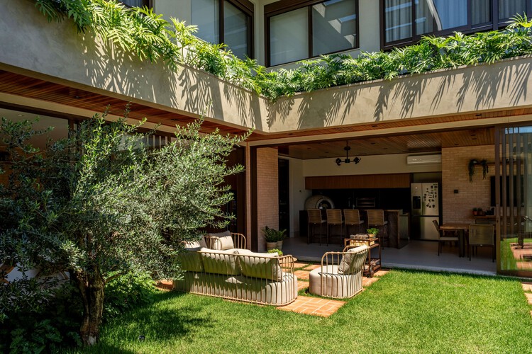 Residência MFGT / Juliana Martins Arquitetura - Fotografia de Exterior, Jardim, Balcão, Aido