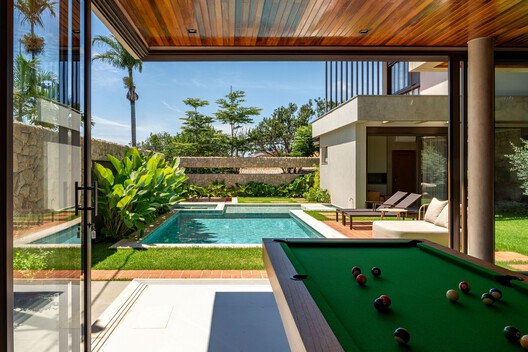MFGT House / Juliana Martins Arquitetura MFGT House / Juliana Martins Arquitetura - Interior Photography, Kitchen, Wood, Garden, Courtyard, Patio