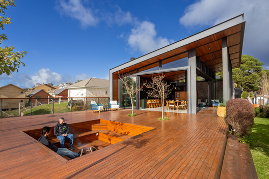 Casa LG / Oficina Conceito Arquitetura - Fotografía exterior, Madera, Terraza, Jardín, Patio, Patio interior