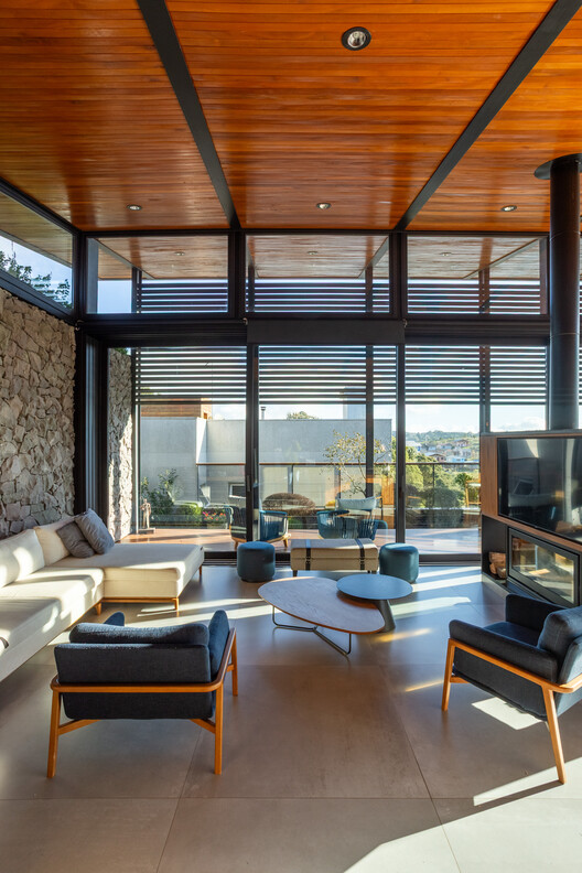 LG House / Office Conceito Arquitetura - fotografía de interiores, salón, madera, sillas, mesas