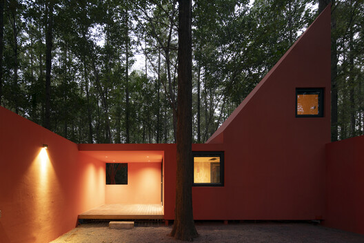 Red Cabin / Wiki World + Advanced Architecture Lab - Exterior Photography
