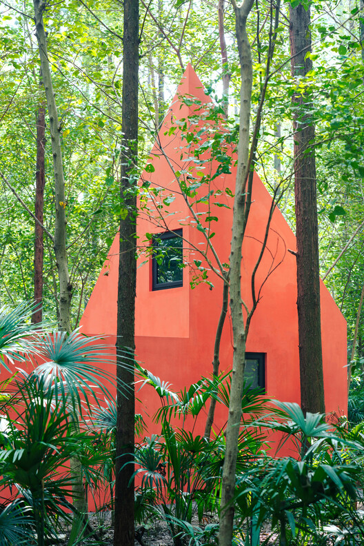 Red Cabin / Wiki World + Advanced Architecture Lab - Exterior Photography