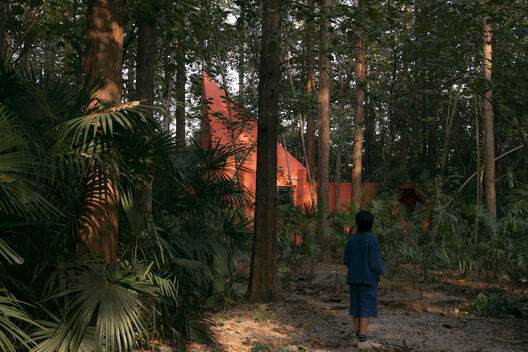 Red Cabin / Wiki World + Advanced Architecture Lab - Exterior Photography, Forest