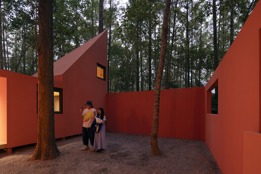 Red Cabin / Wiki World + Advanced Architecture Lab - Interior Photography