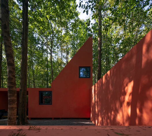 Red Cabin / Wiki World + Advanced Architecture Lab - Exterior Photography