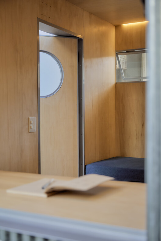 Oficina Móvil / Morsa Taller Oficina Móvil / Morsa Taller - Fotografía interior, Dormitorio, Madera