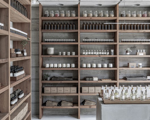 Le Labo Daikanyama / Schemata Architects + Jo Nagasaka - Interior Photography, Kitchen, Shelving