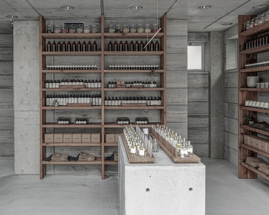 Le Labo Daikanyama / Schemata Architects + Jo Nagasaka - Interior Photography, Kitchen, Shelving