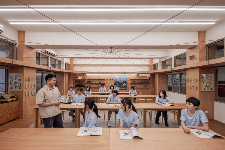 Aula de la Escuela Secundaria de Qingshan Forest / 317designstudio - Fotografía interior, Madera