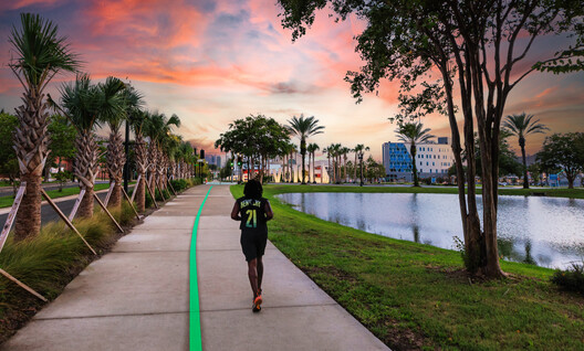“Coming Together” Exhibition in Washington Explores Post-Pandemic Transformations of Community and Public Spaces “Coming Together” Exhibition in Washington Explores Post-Pandemic Transformations of Community and Public Spaces - Image 8 of 23