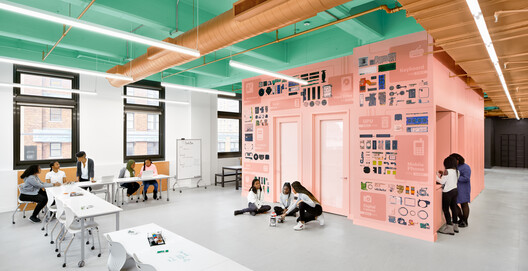 “Coming Together” Exhibition in Washington Explores Post-Pandemic Transformations of Community and Public Spaces “Coming Together” Exhibition in Washington Explores Post-Pandemic Transformations of Community and Public Spaces - Image 2 of 23