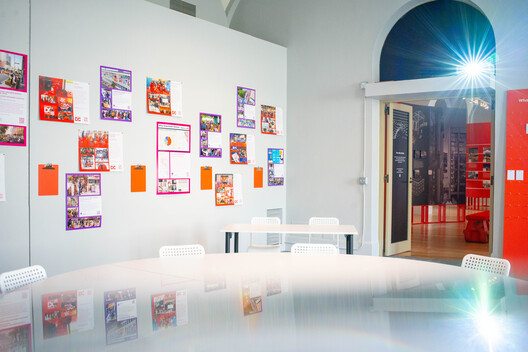 “Coming Together” Exhibition in Washington Explores Post-Pandemic Transformations of Community and Public Spaces “Coming Together” Exhibition in Washington Explores Post-Pandemic Transformations of Community and Public Spaces - Image 17 of 23