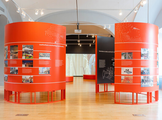 “Coming Together” Exhibition in Washington Explores Post-Pandemic Transformations of Community and Public Spaces “Coming Together” Exhibition in Washington Explores Post-Pandemic Transformations of Community and Public Spaces - Image 12 of 23