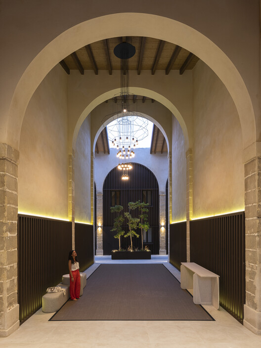 De la Riva Sherry Homes / Juan Vega Arquitectos - Interior Photography, Arch, Lighting, Arcade, Column